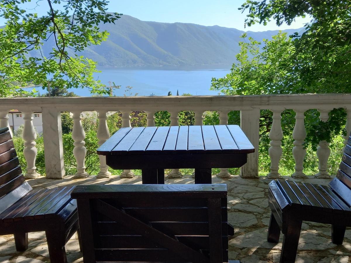 Sea View Otel Risan Dış mekan fotoğraf
